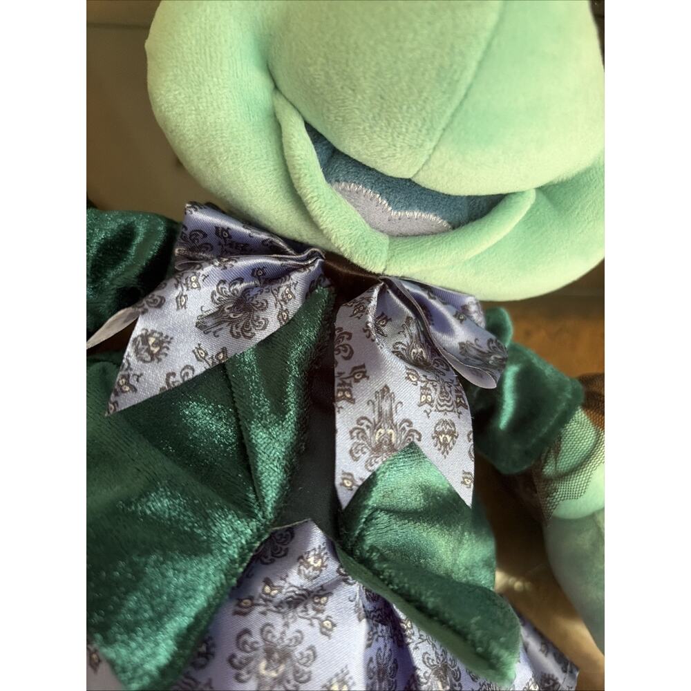 Minnie Mouse Main Attraction Haunted Mansion Plush 10/12 2020 w/ Tags - Picture 15 of 16